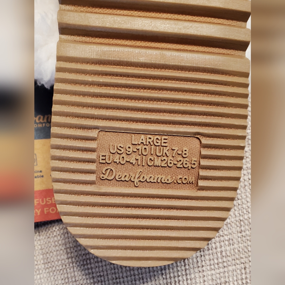 Dearfoams Slippers memory foam, brand new with tags. Sz 9/10 so plush. Cream - Picture 4 of 5